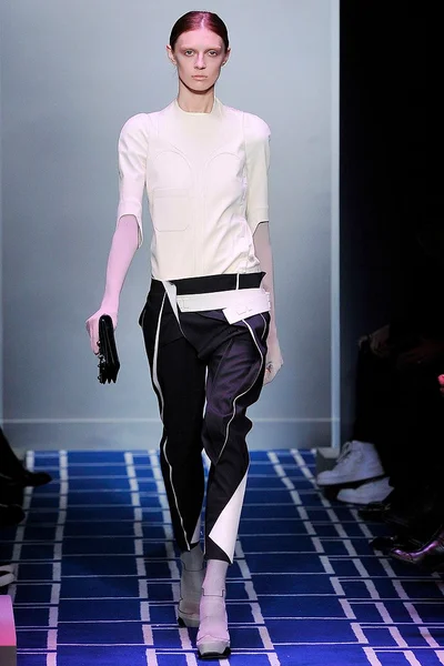 Look 24